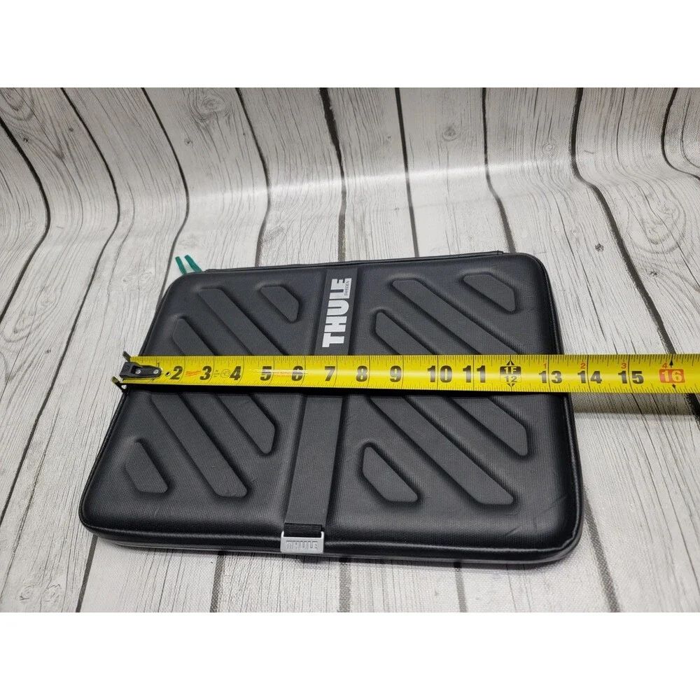Thule Sweden Gauntlet 13x9.5 15 In Laptop Case Black Tablet sleeve zipper travel